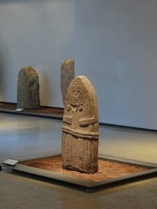Ecoutez la série de podcasts consacré aux statues menhir
